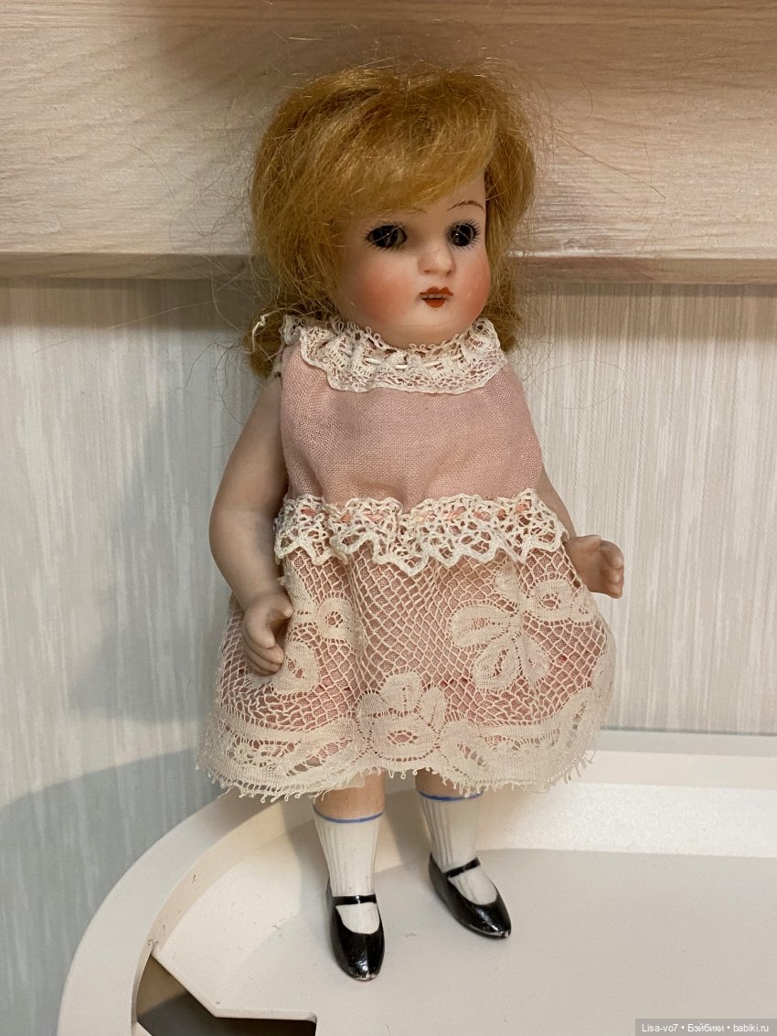 Девочка с лошадкой. Коробочка для антикварной куклы