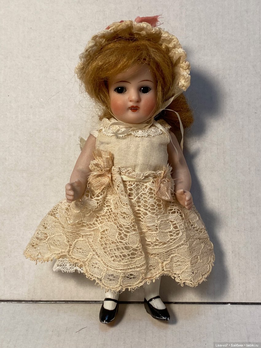 Девочка с лошадкой. Коробочка для антикварной куклы