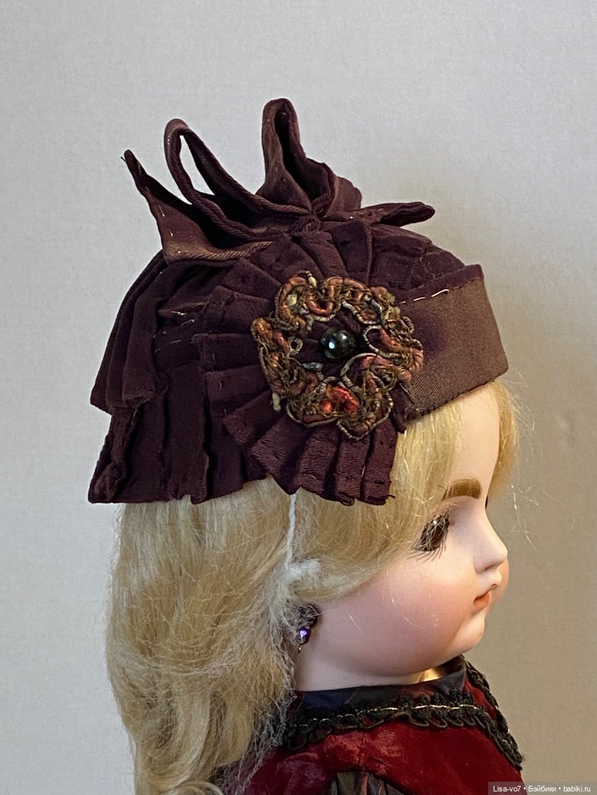 Шляпка из обрезков — Редкие антикварные куклы и реплики: воск (фото 2)