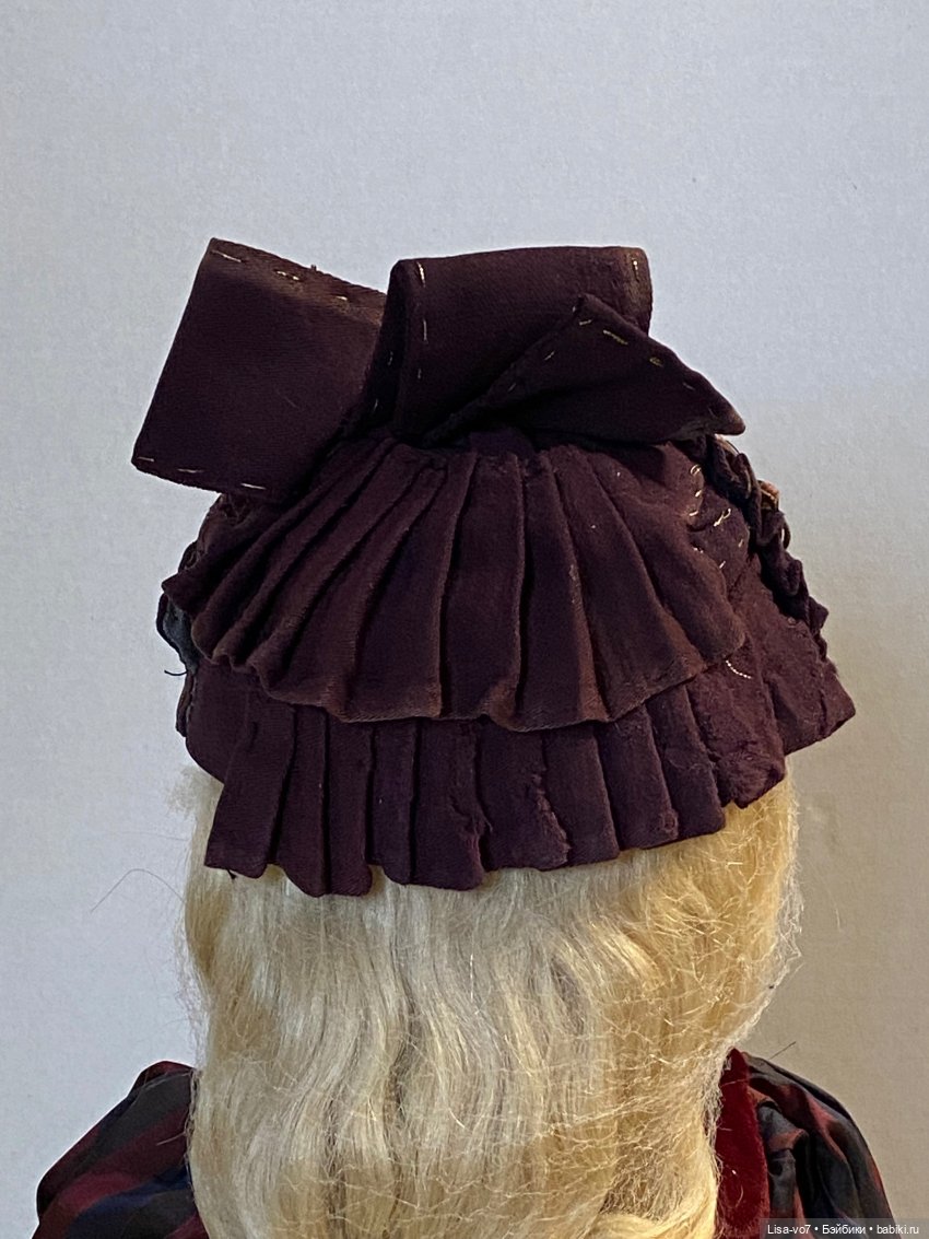 Шляпка из обрезков — Редкие антикварные куклы и реплики: воск (фото 3)