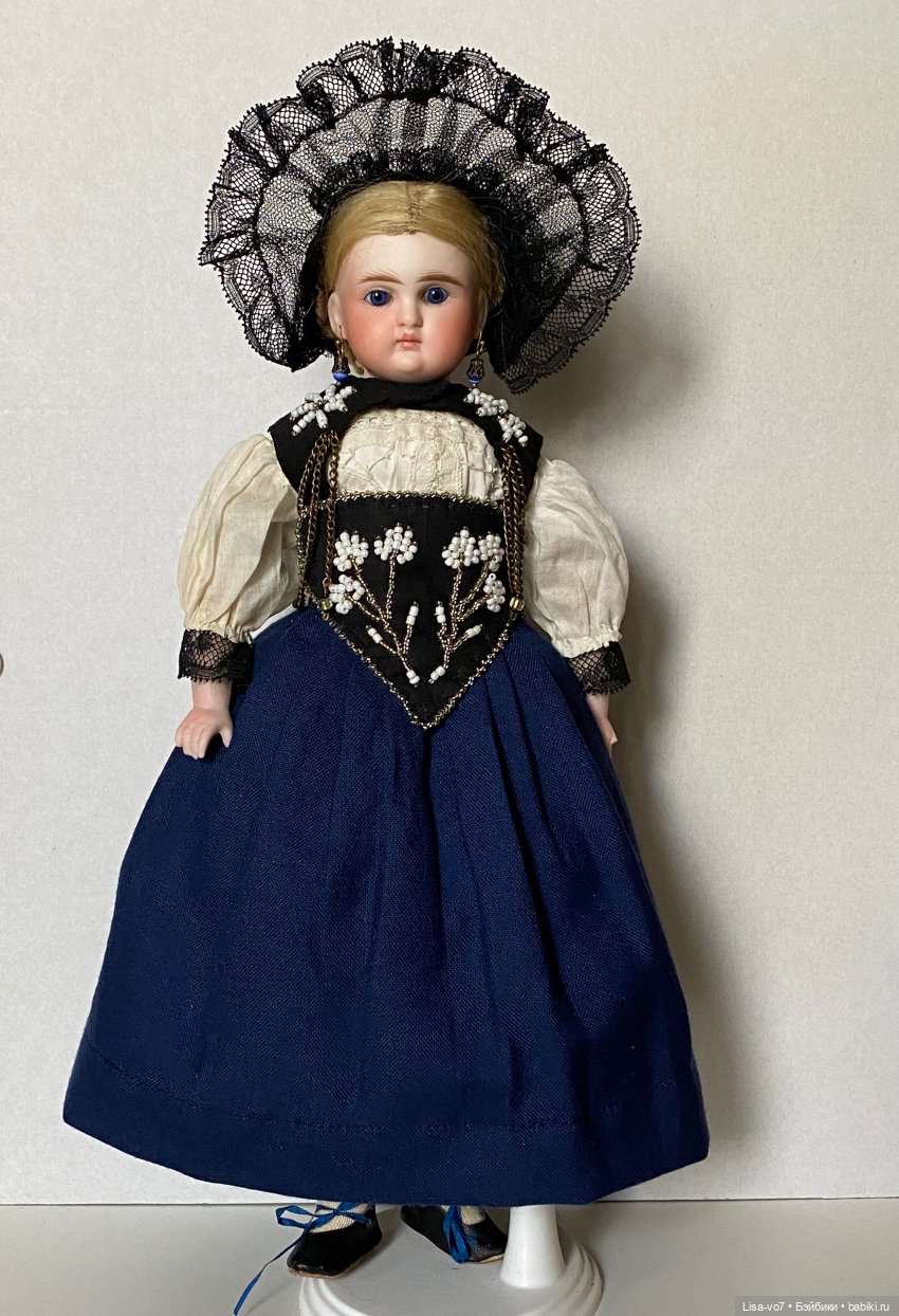 Костюм для антикварной куклы по антикварному образцу