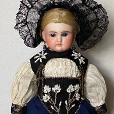 Костюм для антикварной куклы по антикварному образцу