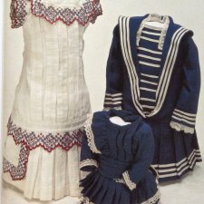 Примеры антикварных платьев с отделкой цветным шитьем/тесьмой.