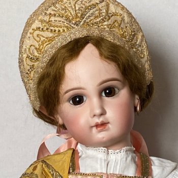 Почти "Царевна- лебедь".