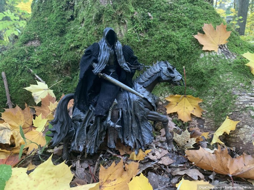 В наш мирный и спокойный лес забрело умертвие.