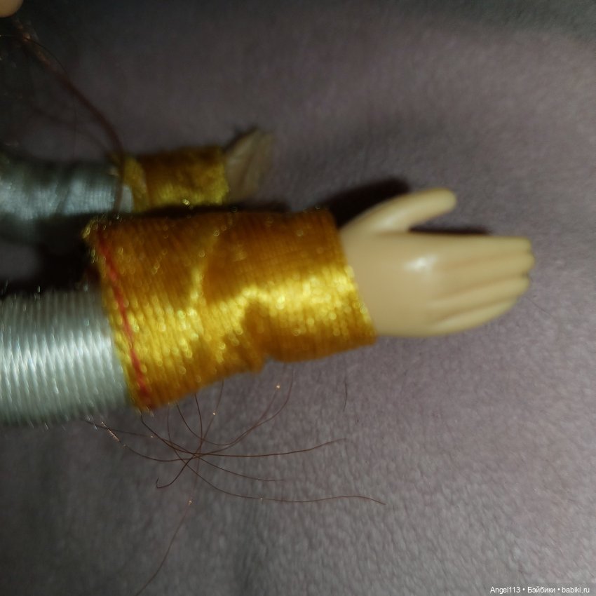 Дефект руки у Джесси из Истории игрушек