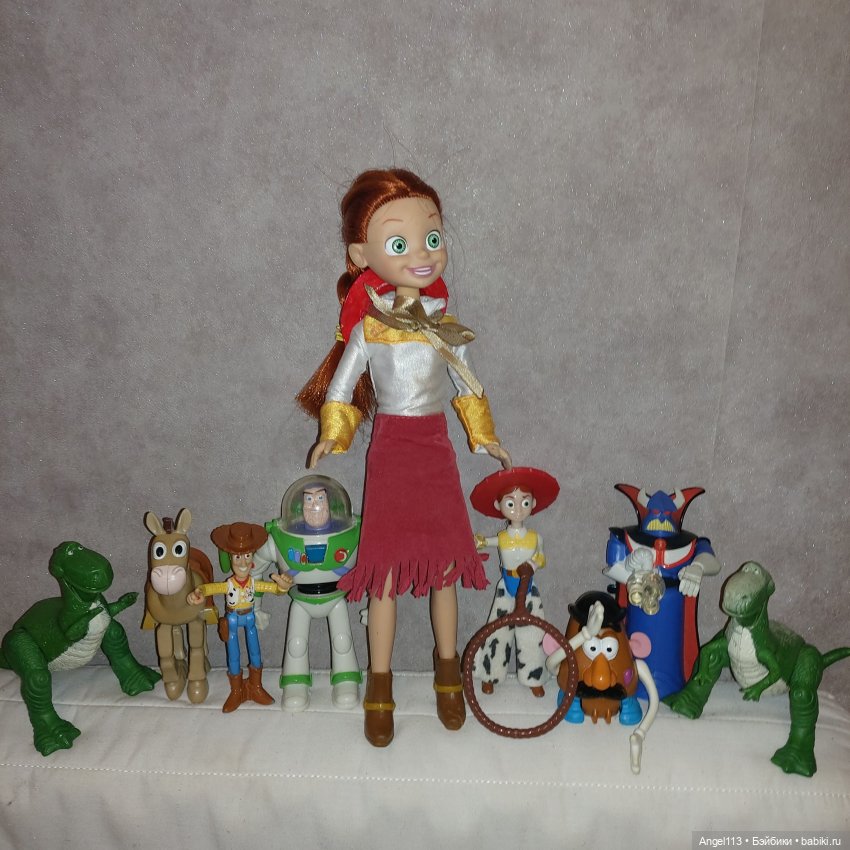 Дефект руки у Джесси из Истории игрушек (фото 4)