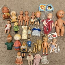 Небольшие винтажные куколки и пупсы