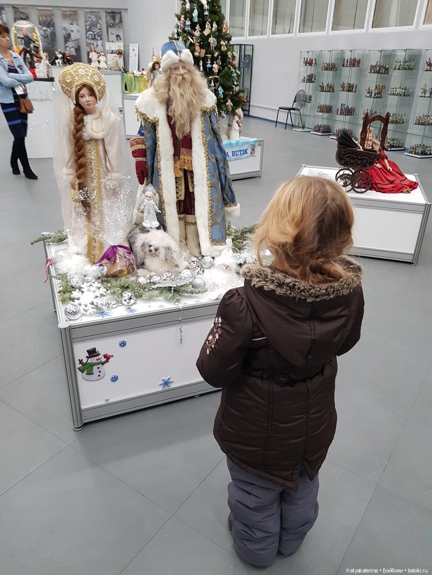 Дети просто зависали у каждого стола.