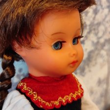 Кукла в национальном костюме Emil Schwenk