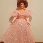 Королева Елизавета в аутфите Глинды