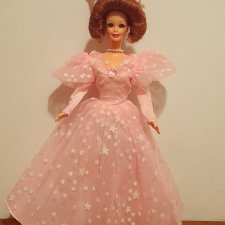 Королева Елизавета в аутфите Глинды