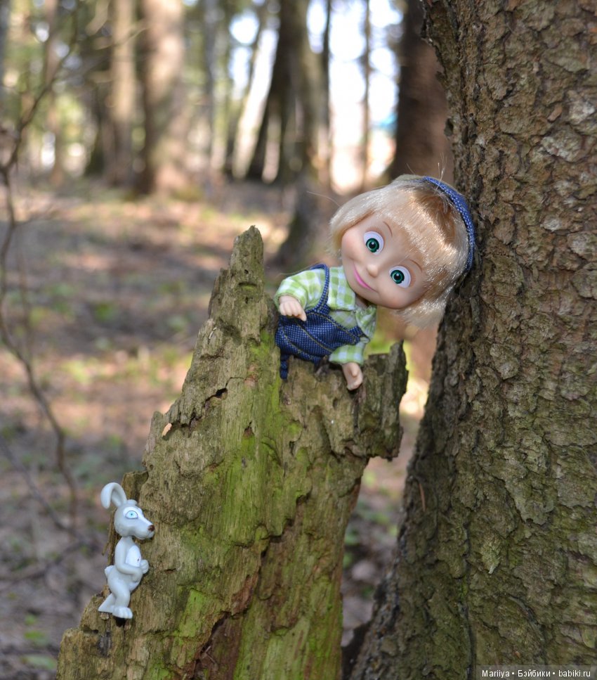 Машка на прогулке — Куклы Маша и Медведь (Simba): Маша в кармашке (фото 4)