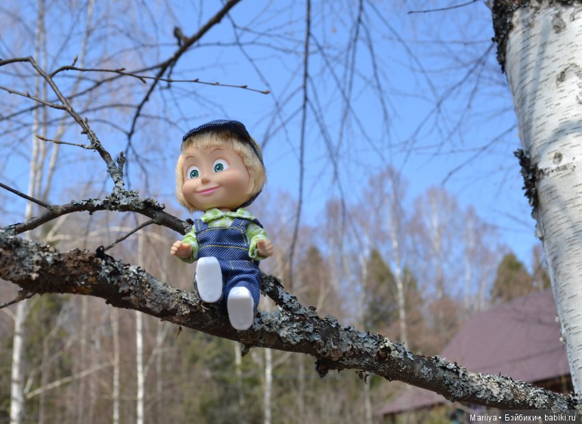 Машка на прогулке — Куклы Маша и Медведь (Simba): Маша в кармашке