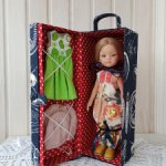 Домик - чемоданчик для куклы