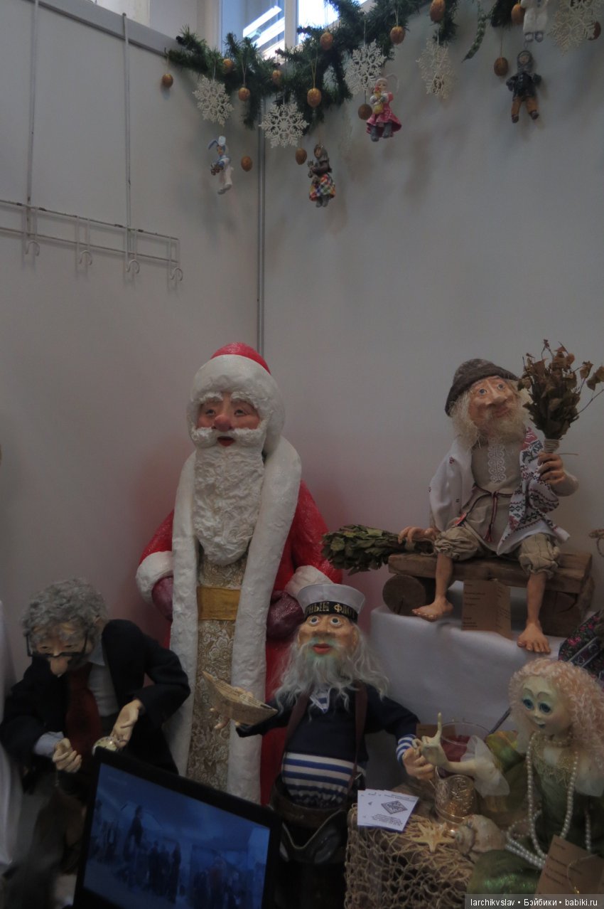 Добрый Дед Мороз внушительных размеров, кукла достаточно крупная - я бы сказала, скульптура. Добрый Дед Мороз внушительных размеров, кукла достаточно крупная - я бы сказала, скульптура.