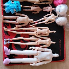 Лот тел и головушек