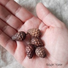 Шишки ручной работы из дерева