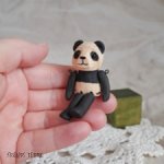 Деревянная панда на кубике