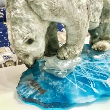 Белый медведь Айс(Айсберг) и его льдина