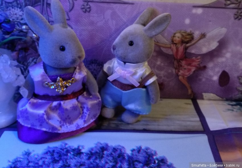 Беатрис читает книжку про Bunnies