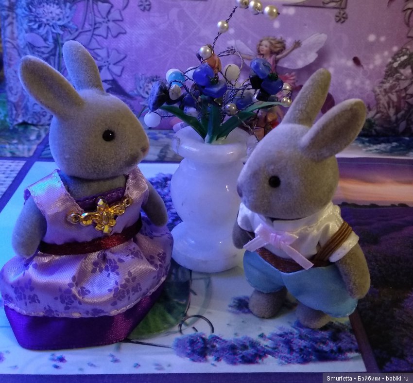 Беатрис читает книжку про Bunnies