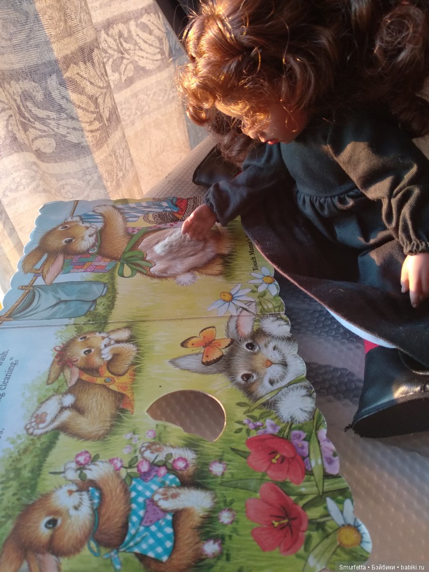 Беатрис читает книжку про Bunnies (фото 2)