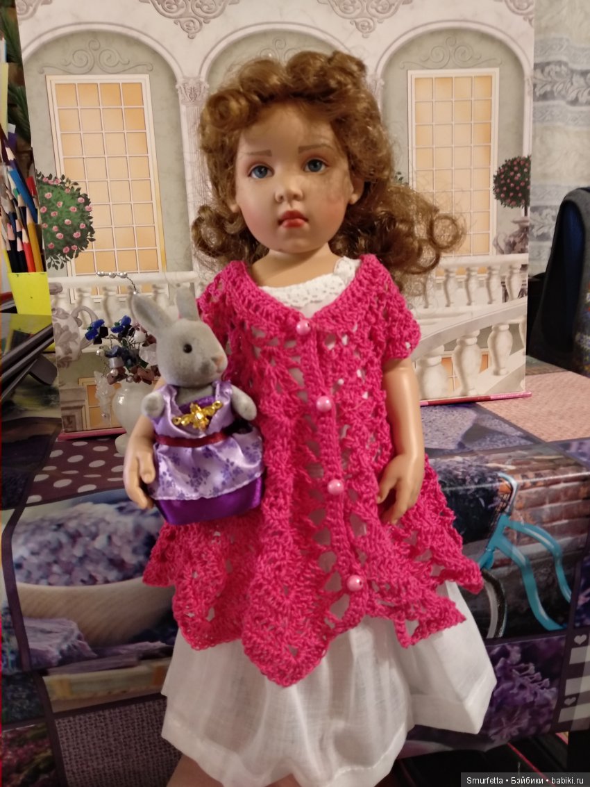 Беатрис читает книжку про Bunnies