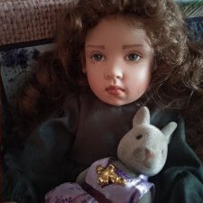 Беатрис читает книжку про Bunnies