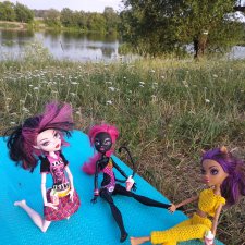 Монстр Хай отдыхают