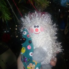 Новогодние игрушки на елке