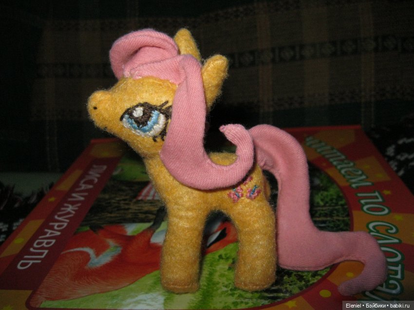 А у Вас, есть (сохранились) игрушки с детства, сделанные Вашими руками