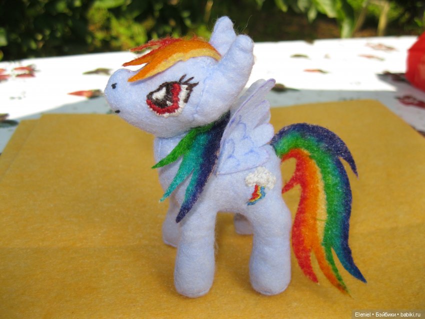 А у Вас, есть (сохранились) игрушки с детства, сделанные Вашими руками