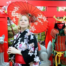 Фото в юката на выставке "Япония. Куклы, сказки и легенды"
