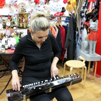 Поиграть на тайсёкото на выставке "Япония. Куклы, сказки и легенды"