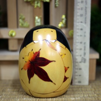 Кокэси в форме яйца на выставке "Япония. Куклы, сказки и легенды"