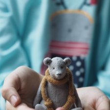 Мишка на ладошке