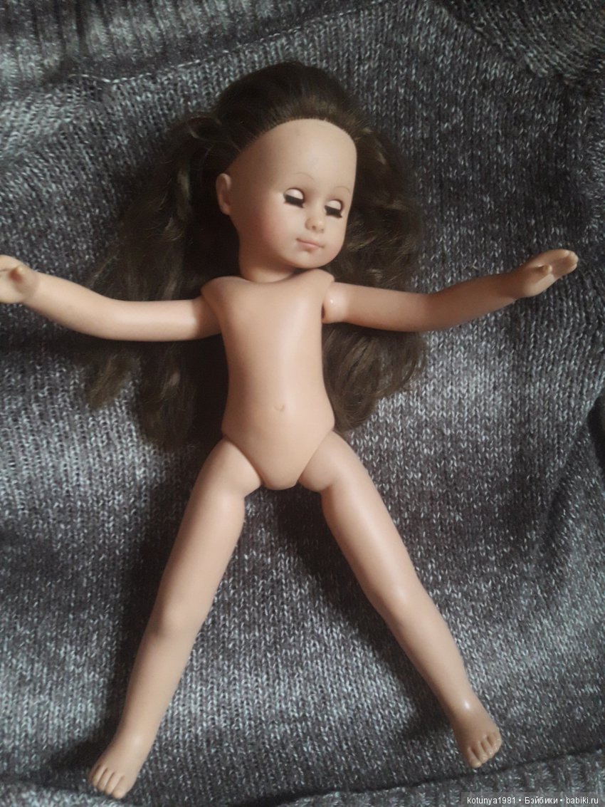 Одежды не было.