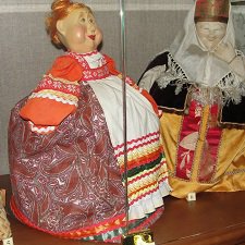 Выставка "Русская красавица". Куклы-чайницы и артельные куклы