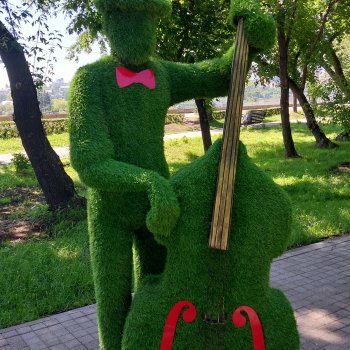 Топиарные скульптуры на Набережной р.Ангары