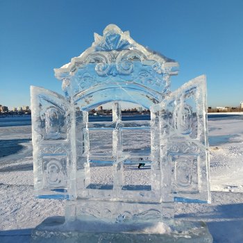 Ледяные скульптуры на Нижней набережной Ангары