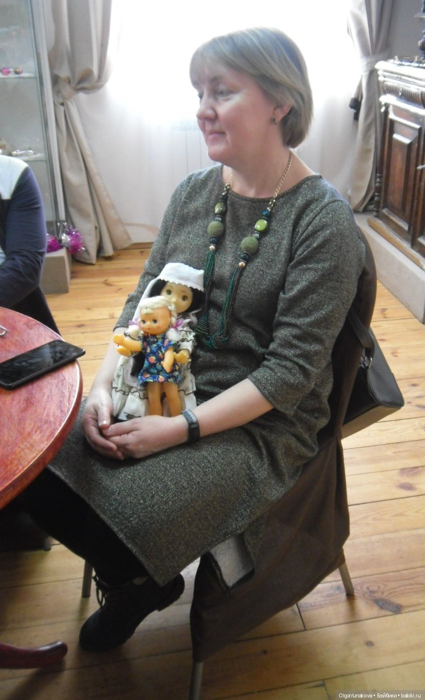 на коленях у тамары