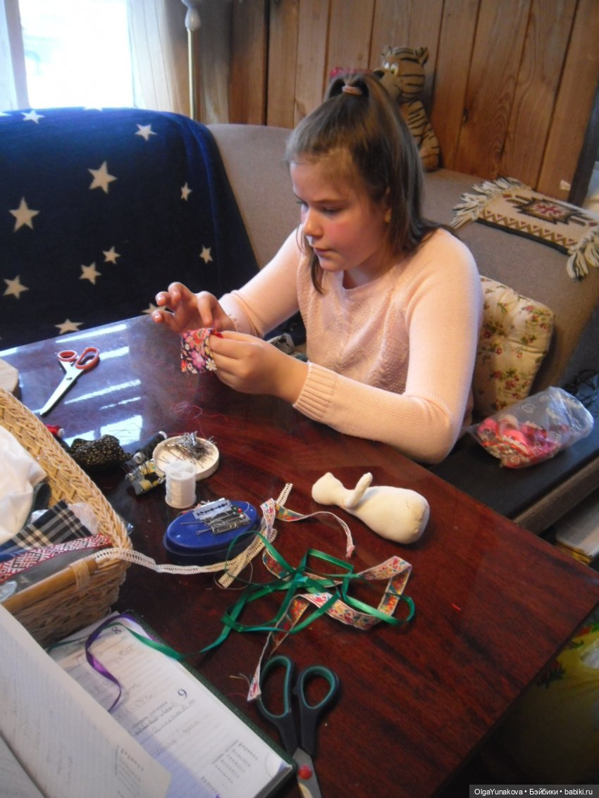 Алина шьёт