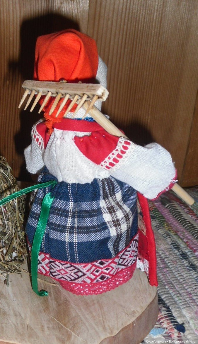 грабли на плече