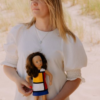 Компаньон на кукольную выставку