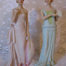 Две очаровательные дамы в стиле модерн итальянского бисквитного фарфора