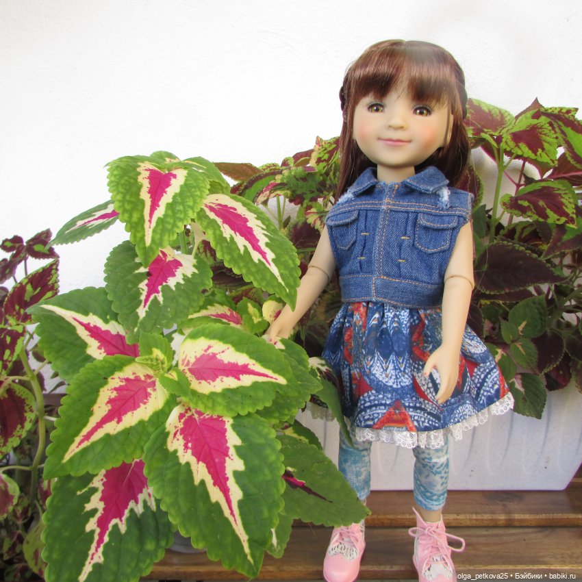 Рубиночка знакомится с подружкой