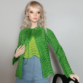 Яркий зелёный.