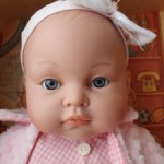 Серьёзная булочка Алисия от Lamagik (Magic baby dolls)