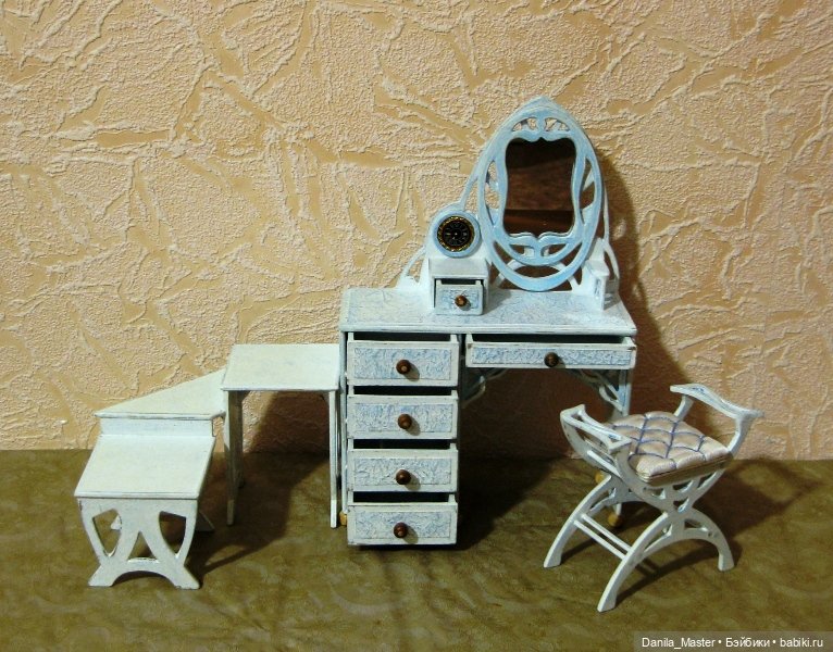 Туалетный столик и стул. Процесс с фотографиями